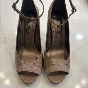Moda Taupe High Heel Box